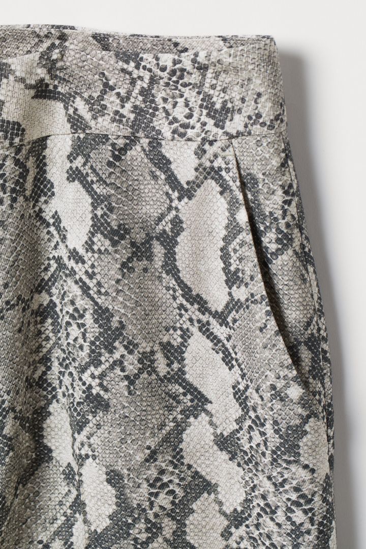 H&m hotsell snakeskin trousers