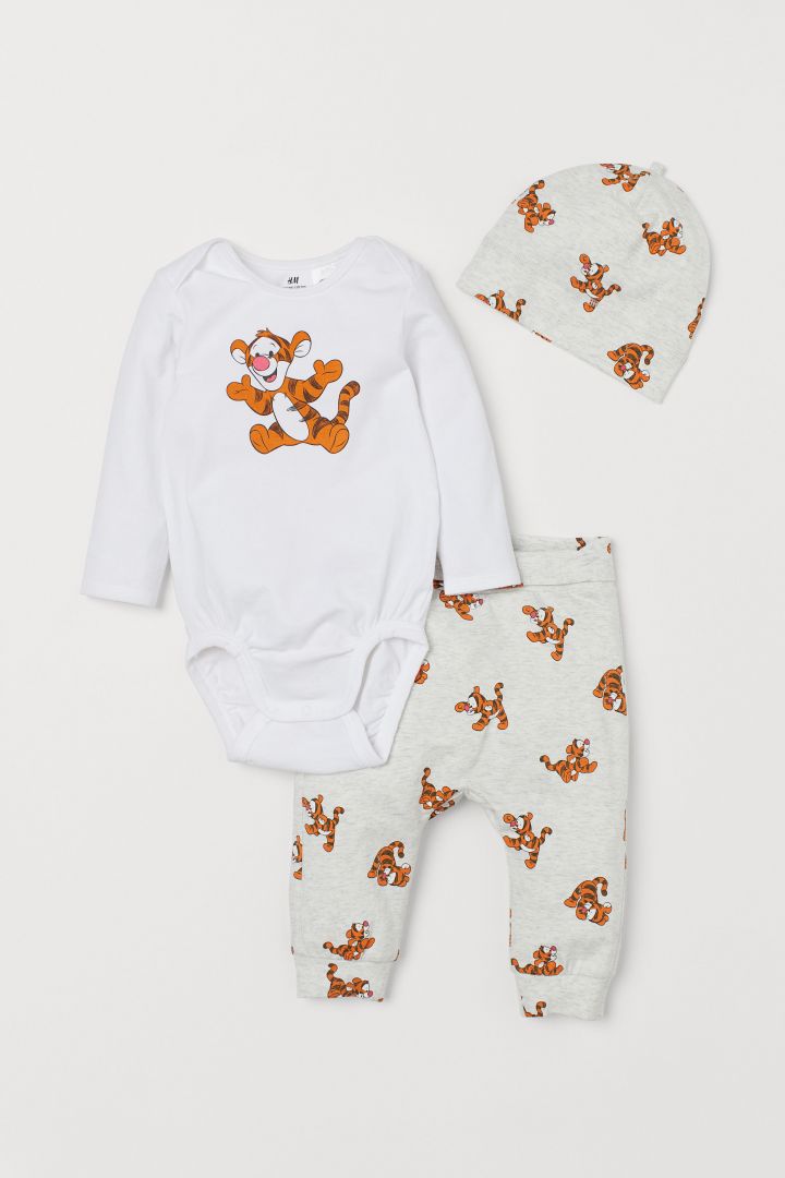 h&m winnie the pooh outfit