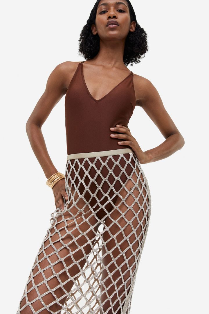 Silver net outlet skirt