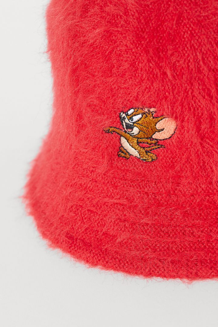 Red fluffy sale bucket hat