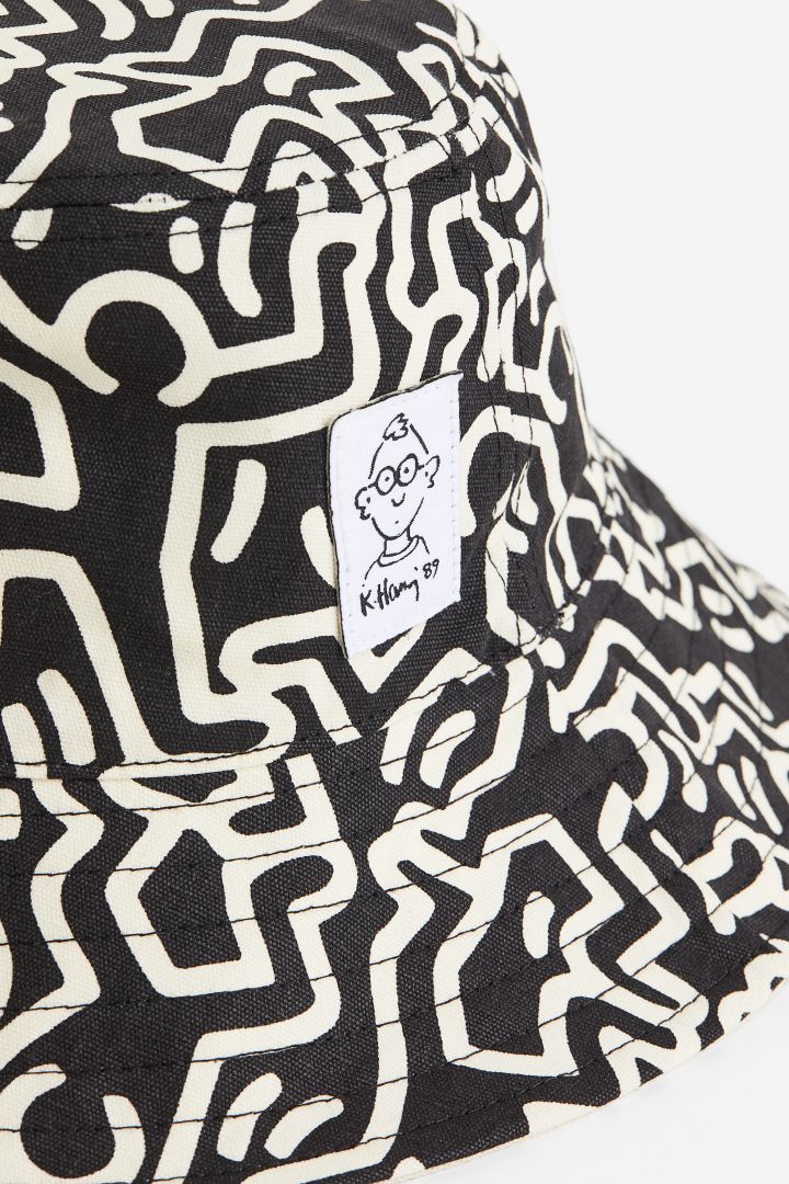 Reversible bucket hat - Light beige/Keith Haring| H&M CN