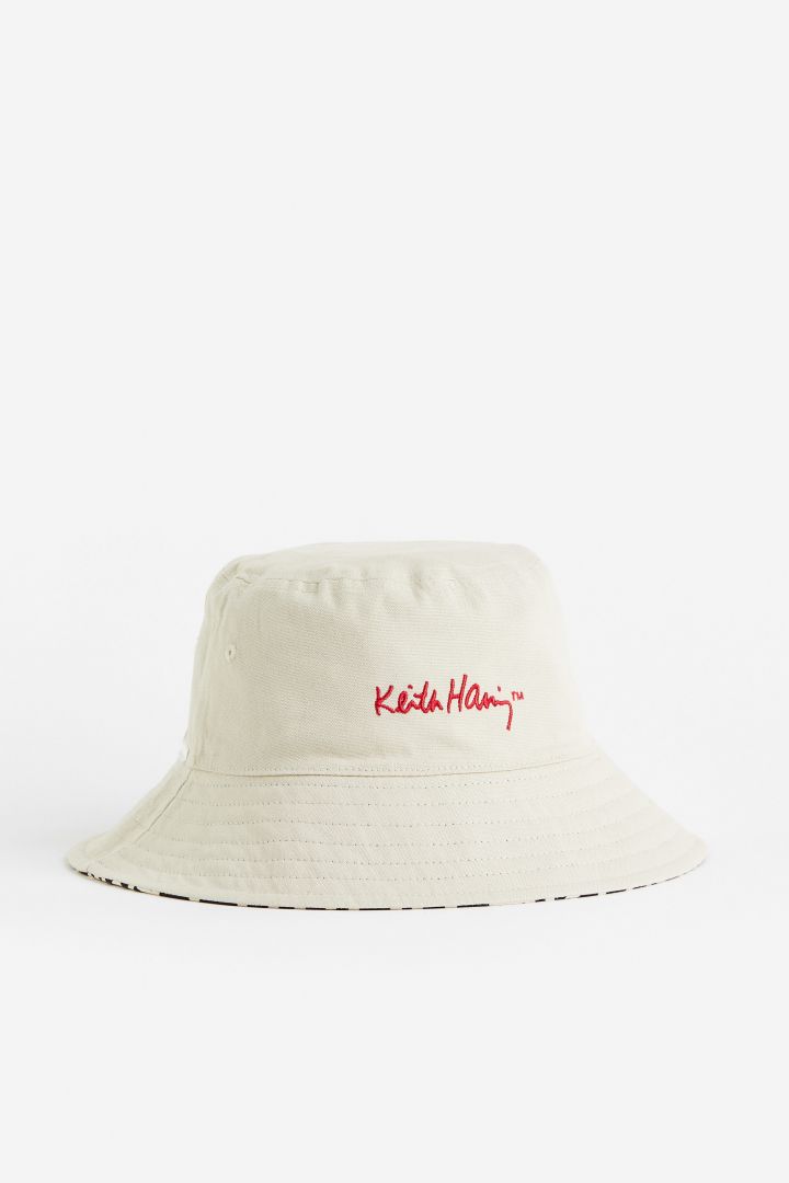 Reversible bucket hat - Light beige/Keith Haring| H&M CN